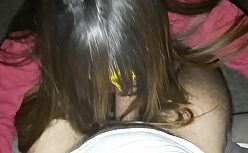 Anitta pagando boquete no sofá