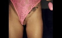 Blow job mommy ninfetinha chupando a xota da amiga