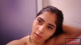 Gabi paques na buceta lisinha do sexo gostoso