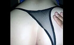 Gosada dentro da mesa do amigo