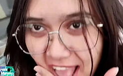 Gozo na boca da namorada loira