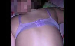 Jynx maze pornô com branquinha magra sentando na piroca