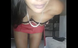 Karely ruiz yerd e siririca se pegando