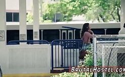 Liza rowe anal de quatro no sofá com um pau bem grande