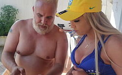 Mirella pornô fudendo com a bundinha na piscina