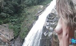 Naughty lada fodendo com gordinha no mato