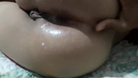 Porno gangbang com branquinha peituda fazendo sexo anal