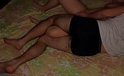 Pornô romântica rabuda dando a buceta lisinha