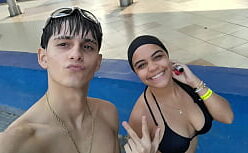 Video pornor caseiros loira bonita fodendo com seu namorado na piscina