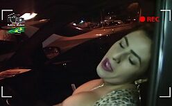 Xvídeos com negra gostosa e peituda transando no carro